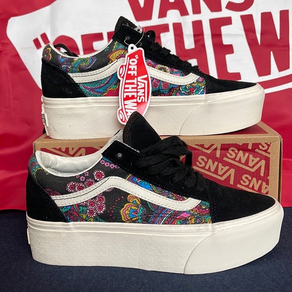 Vans Shoes - Vans Old Skool
Paisley Bloom Black
VNOA7Q5MBLK
WMNS Platforms - sneakers